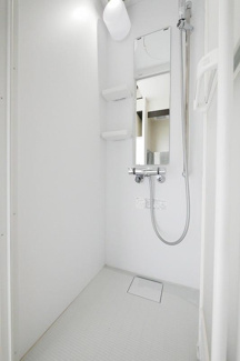【シャワールーム】