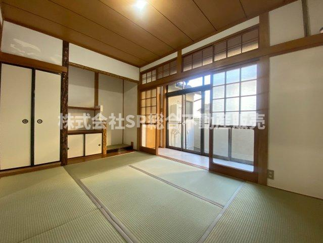 大蓮東2丁目中古戸建の居間・リビング|こちらの居間で趣味の時間をお楽しみください