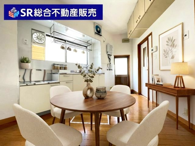 大蓮東2丁目中古戸建のキッチン|ダイニングテーブルも置けるスペースがございます！（インテリアはAIイメージ）