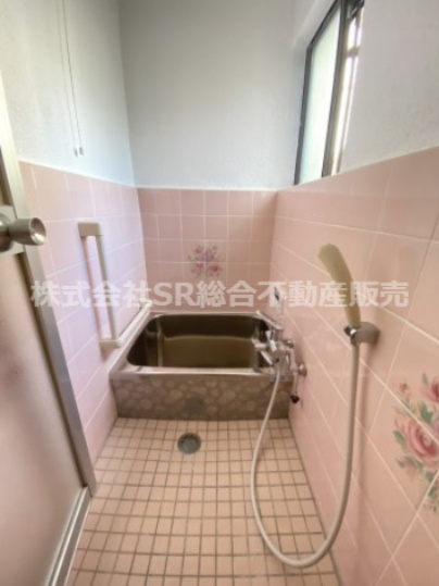 大蓮東2丁目中古戸建の浴室|お風呂には窓もあり、換気がバッチリとできます☆