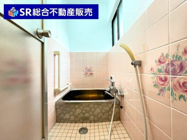 大蓮東2丁目中古戸建の浴室|お風呂には窓もあり、換気がバッチリとできます☆