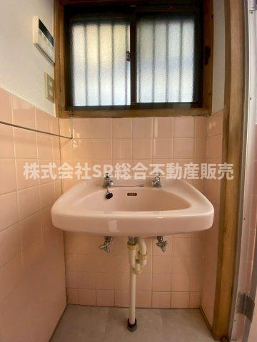 大蓮東2丁目中古戸建の洗面所|忙しい朝には欠かせない洗面所です