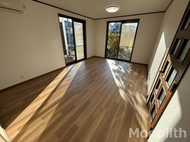 青葉台戸建の居間・リビング