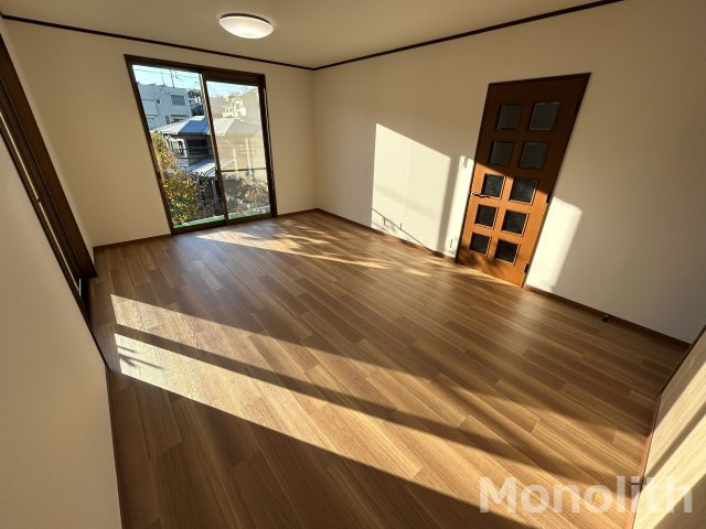青葉台戸建の居間・リビング