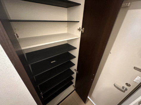 SHINTA BLDGの玄関