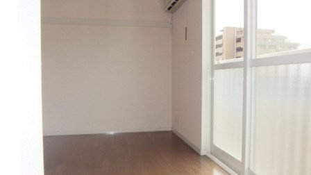 グリーンハイツの居間・リビング|室内静かです