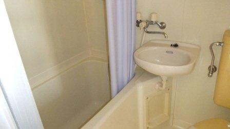 グリーンハイツの浴室|３点ユニットバスです