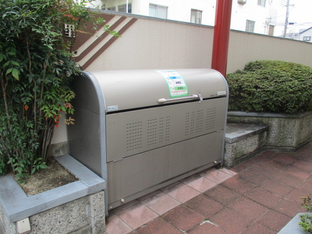 【エントランス】 | 集合ゴミ置き場です