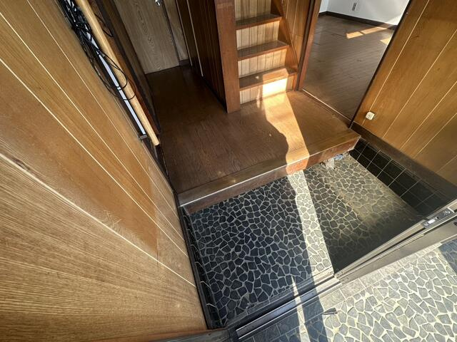 北中沢３丁目　貸戸建の玄関