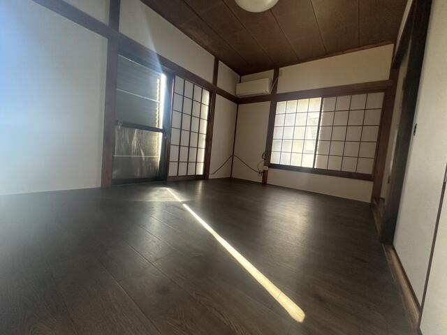 北中沢３丁目　貸戸建の居間・リビング