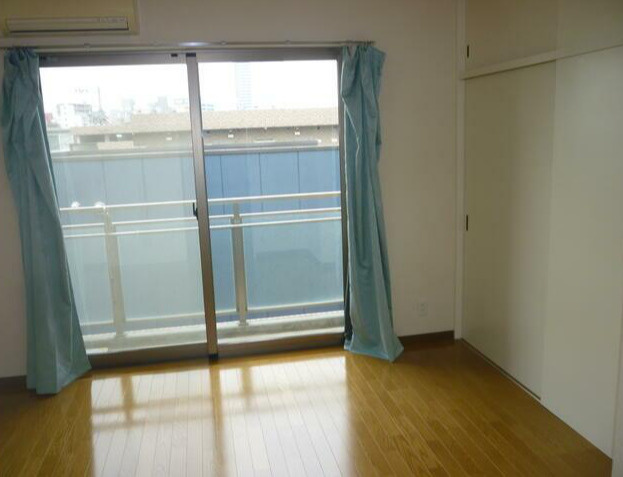 中野区新井３丁目の賃貸マンションの居間・リビング