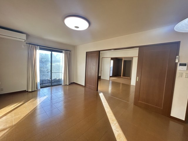 【居間・リビング】の画像