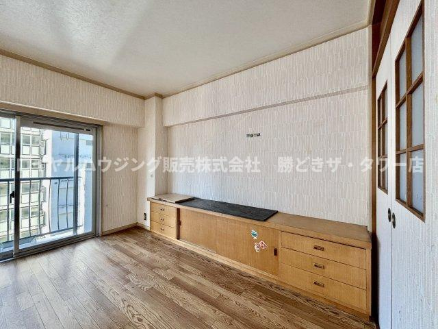 備え付きのサイドボード。