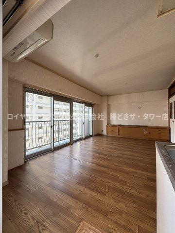 窓枠交換済み。