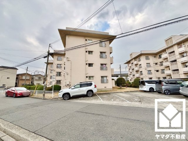 淀団地第一住宅の駐車場