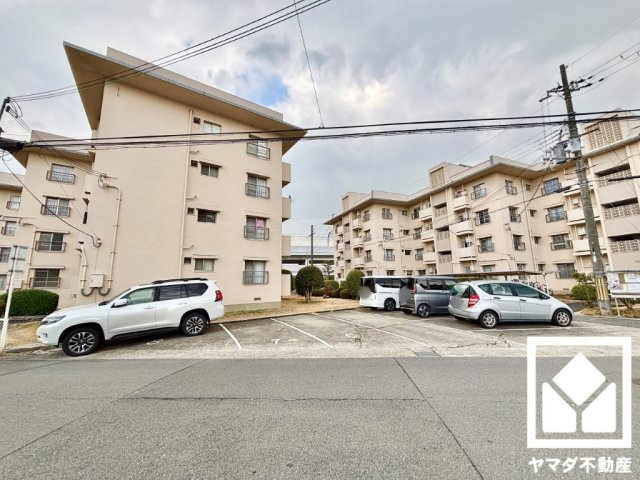 淀団地第一住宅の駐車場