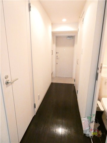 アルファレガロ西古松の玄関
