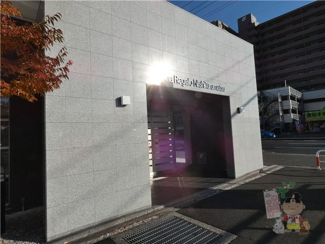 アルファレガロ西古松のエントランス