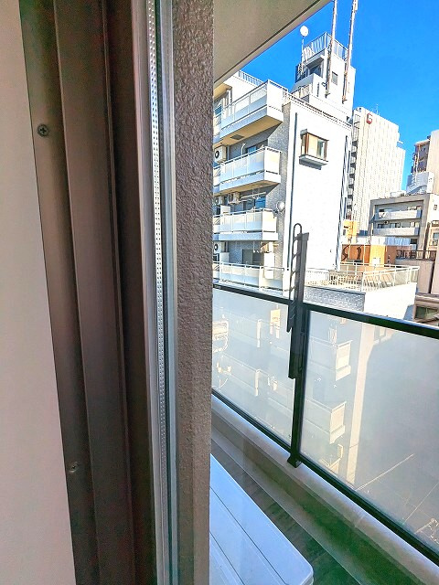 ヴィークブライト蔵前の設備|防音性・防犯性・遮熱効果の高いペアサッシの窓ガラスです