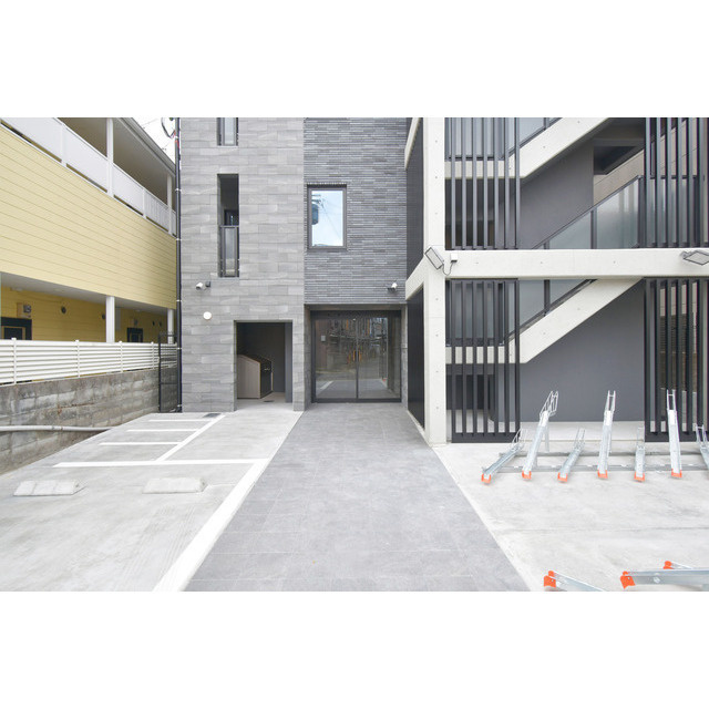 VINA山科WESTのエントランス