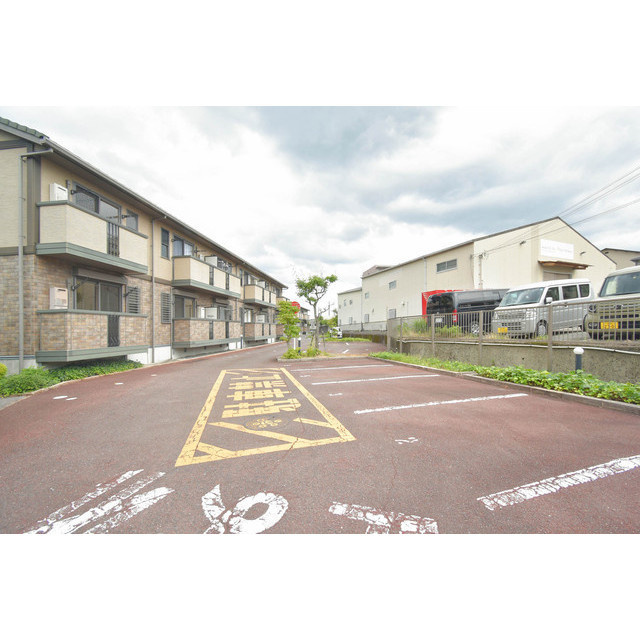 ストーク小野原の駐車場