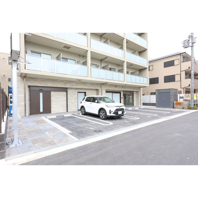 ブロード塚本駅前レジデンスの駐車場