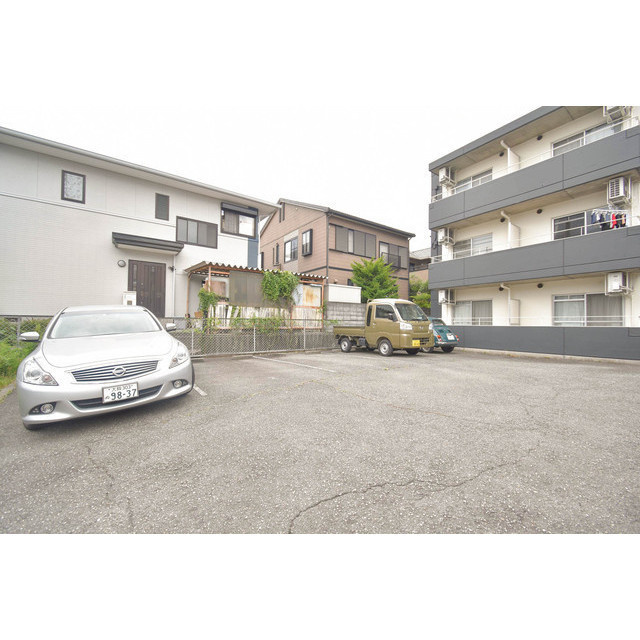 レクサス17の駐車場