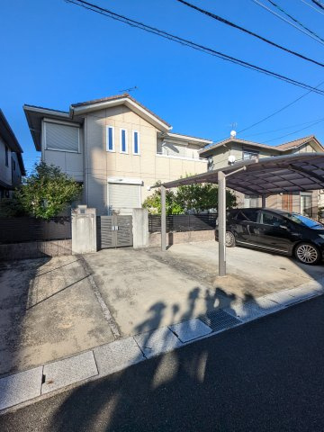 【外観】 | 久留米市宮ノ陣４丁目 中古戸建 | 大和ハウス施工のハイクラス住宅です。駐車スペースはカーポート付きのお車４台分の駐車が可能です♪