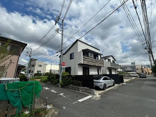 世田谷区喜多見　中古戸建の前面道路含む現地写真