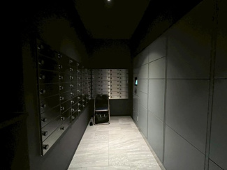 【設備】 | ザ・パークハウス大阪梅田タワー | 【宅配ボックス】様々なサイズに対応！お荷物の宅配時間を気にせず、お出かけ可能です。