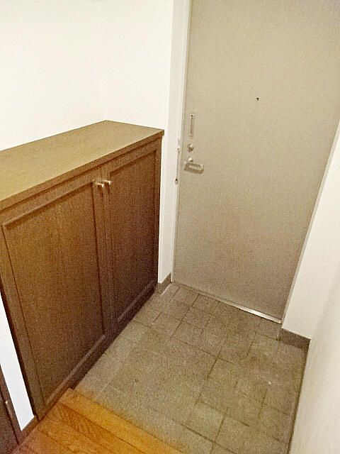 メゾンノザワの玄関