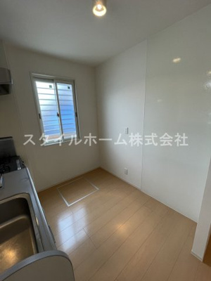 【居間・リビング】 | メゾハイネス | 同建物内別部屋の写真です。