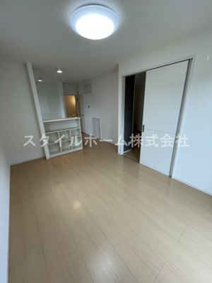 【居間・リビング】 | メゾハイネス | 同建物内別部屋の写真です。