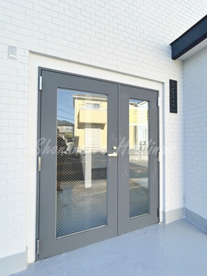 【エントランス】 | コンブロンビル | 清潔感のあるエントランスです♪