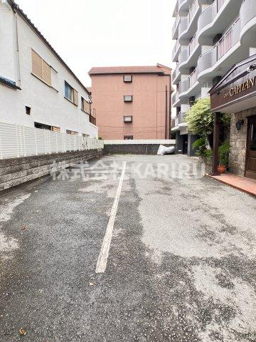 リーフ・ザ・カピタンの駐車場