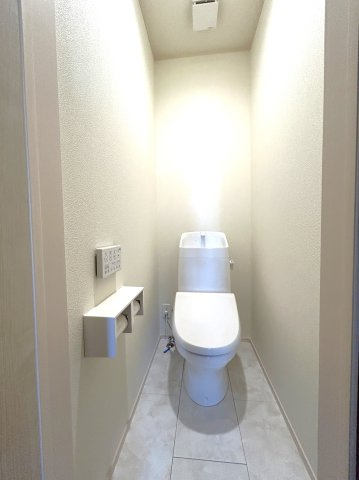 足立区舎人の邸宅のトイレ|【A号棟】