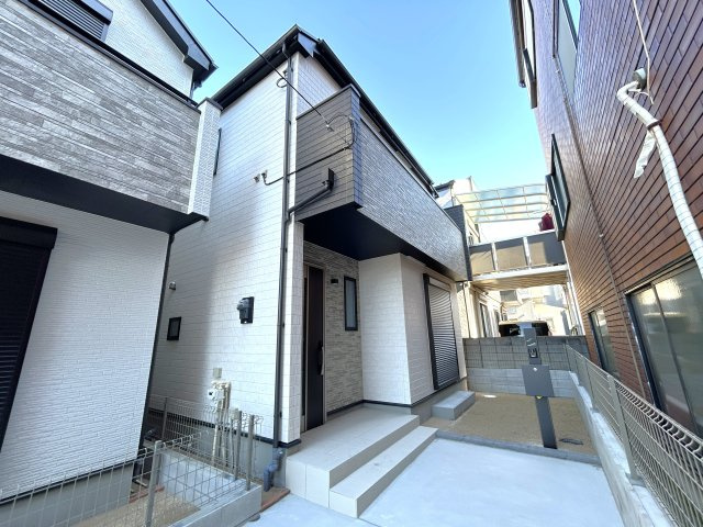 足立区舎人の邸宅の玄関