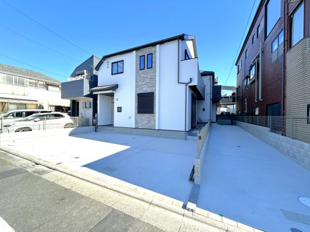 足立区舎人の邸宅の外観|思わず深呼吸したくなる大きな空、色彩豊かな草花、この街が育んだ豊かな情景、四季折々の空間を楽しみ過ごす時がゆたかになる。