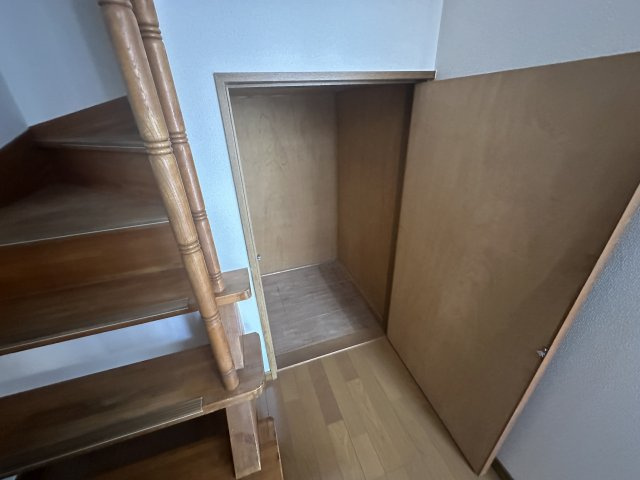 高石市千代田１丁目8-17の収納