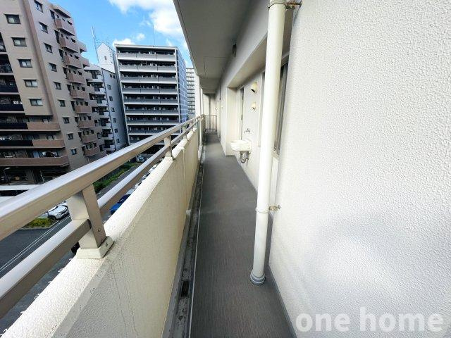 アッド・パー・プレイスのバルコニー|◆西側バルコニーです！スロップシンク完備され、靴などを洗えて重宝します！