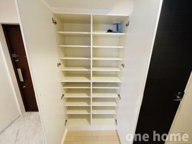 アッド・パー・プレイスの収納|◆廊下収納ございます！可動棚が設けられ、使いやすい高さに調整してしっかり整理整頓できます！
◆【onehome専任物件】売主様→当社→お客様の関係でご内覧～商談までスムーズです!!