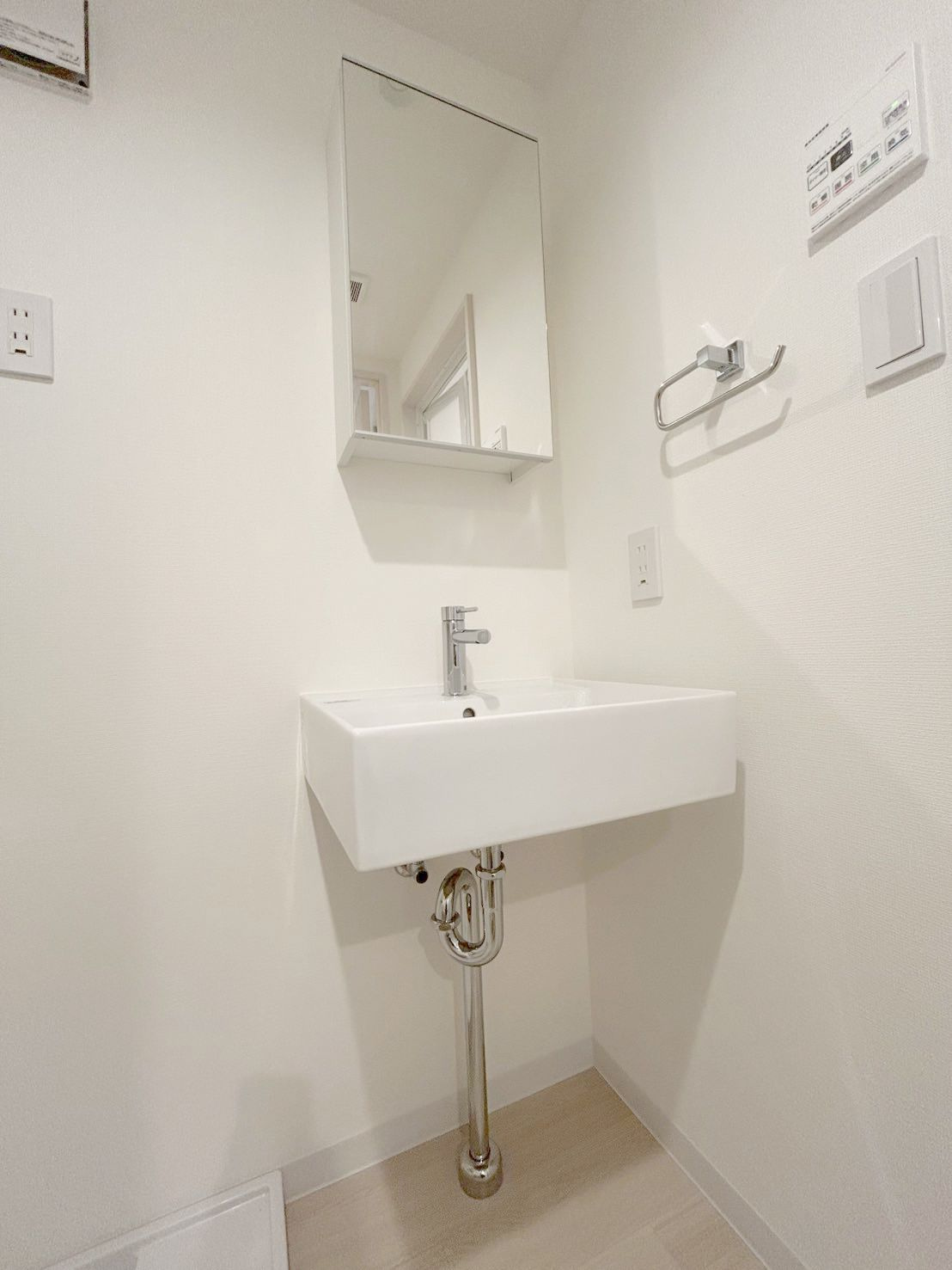 「防音マンション」ラシクラス豊玉北の独立洗面台|同シリーズ写真です。