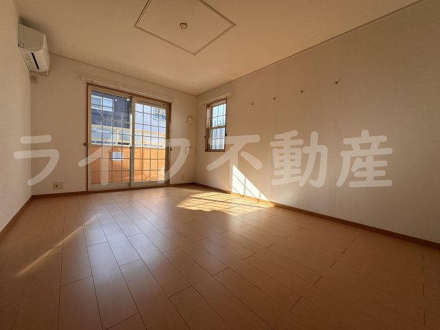 メゾン・ベル・カルムⅠの居間・リビング|おしゃれな居間です