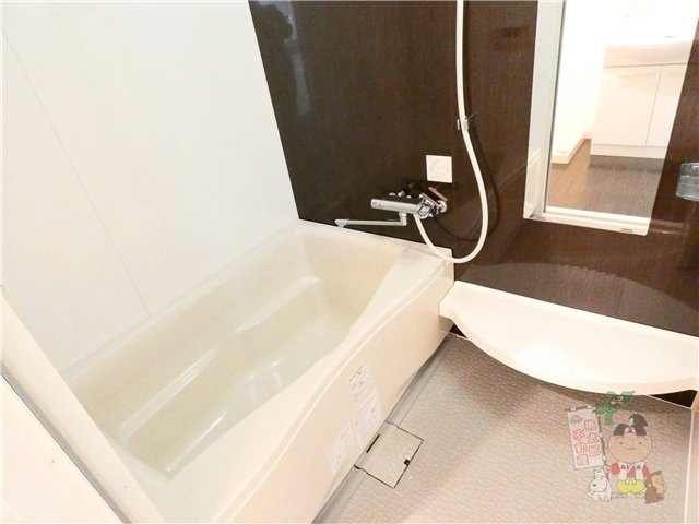 アルファレガロ西古松の浴室
