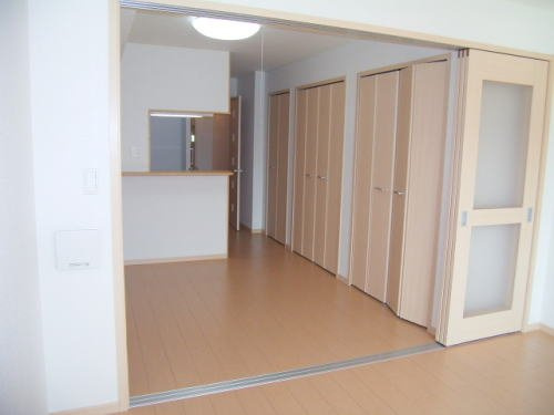 プリムローズ谷川Ａの居間・リビング