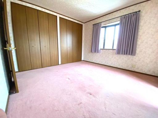 太秦東が丘　戸建の寝室|■収納が多い、明るい寝室ですよ♪♪
