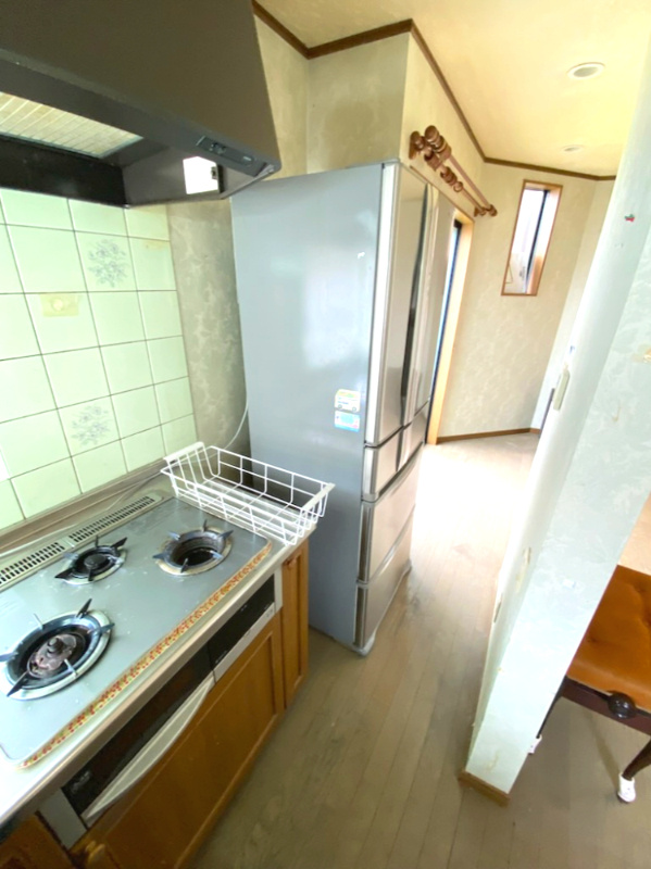 太秦東が丘　戸建のキッチン|■キッチン横に冷蔵庫置き場あります♪♪