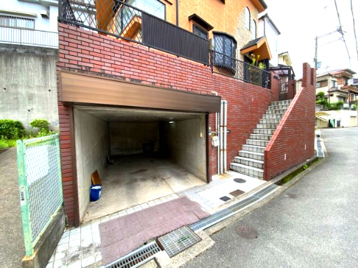 太秦東が丘　戸建の駐車場|■駐車場、結構広いです♪♪