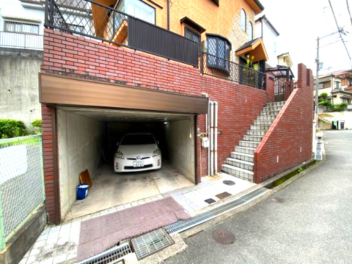 太秦東が丘　戸建の駐車場|■駐車場、お車の他にバイクも自転車も駐車可能ですよ♪♪