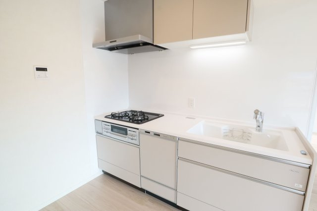 【キッチン】 | ロマネスク井尻第6 | シンプルで機能的なシステムキッチン。食洗機付きで後片付けも楽々です